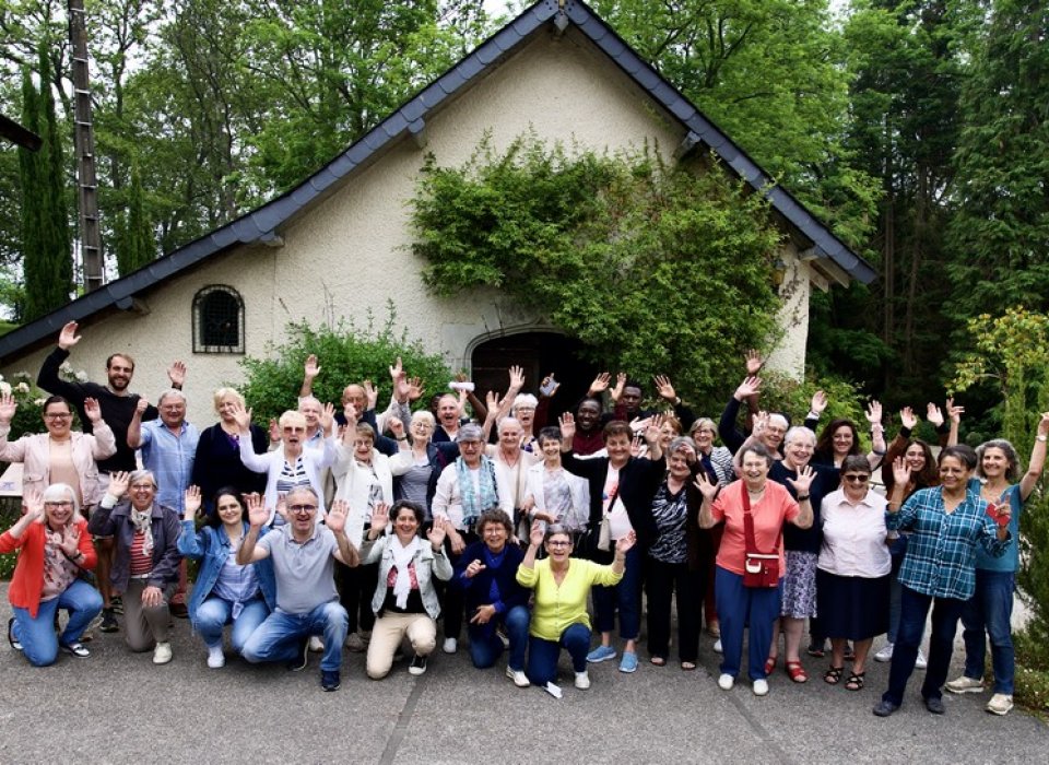 Photo devant la chapelle Sainte-Quitterie à Doumy avec les bénévoles présents